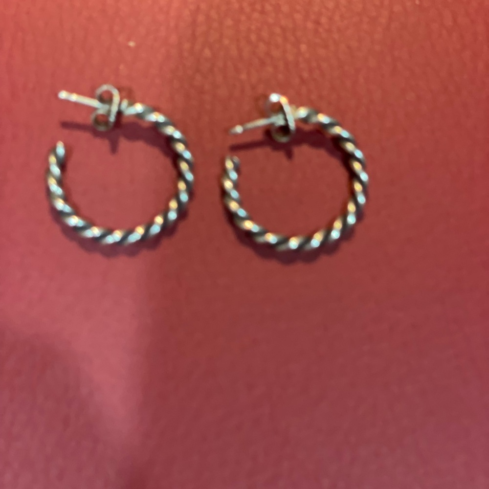 James Avery hoops